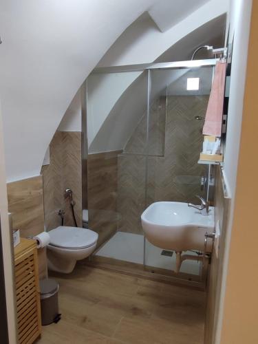 a bathroom with a sink and a toilet at La Cas d Zii la Giulia in Bari
