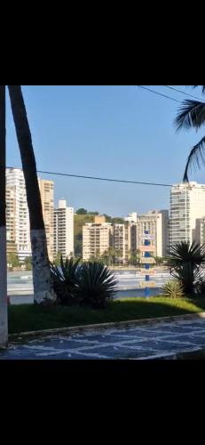 Pemandangan umum bagi Guarujá atau pemandangan bandar yang diambil dari apartmen