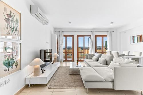Apartment Theia with sea and sunset views, the Resort in Aphrodite Hills