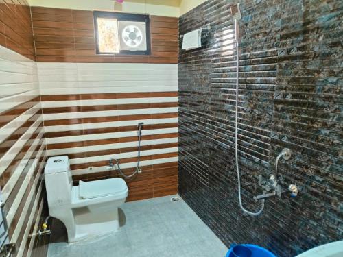 a bathroom with a white toilet and a shower at Monarch Hills in Lansdowne