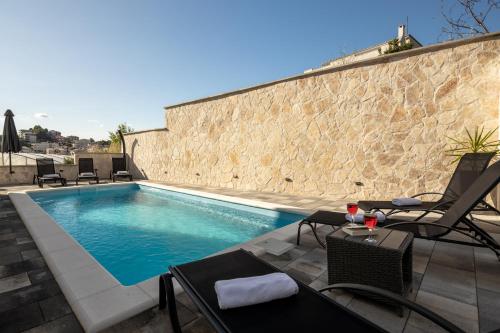 Apartment Frane Podstrana with private pool