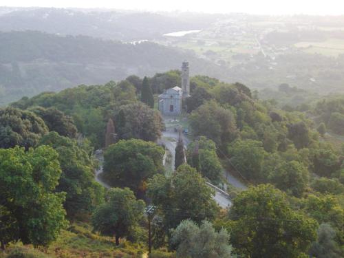 a house on top of a hill with a road at Sole e Ventu in Velone-Orneto