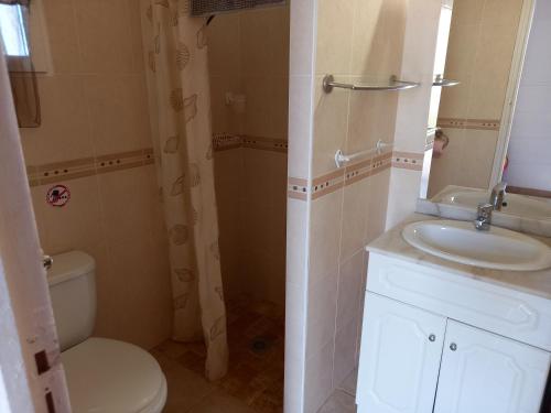 Kúpeľňa v ubytovaní mini villa studio 1 pièce 21 m2 pour 2 personnes piscine partagée climatisation
