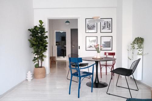 Unique 2BD Design Apt with airconditioning near Acropolis