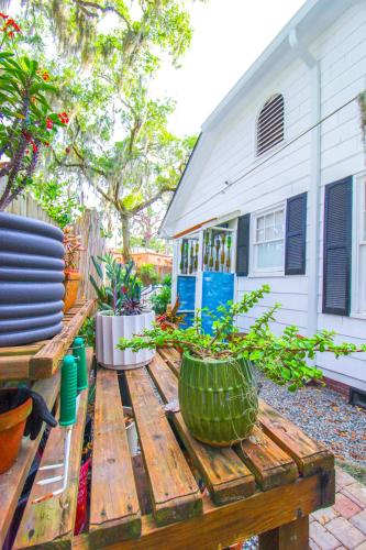 Giardino di The Moody Manor -Luxurious Home Recently Renovated Close to Beach and Downtown