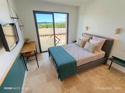 Postel nebo postele na pokoji v ubytování VILLA ENTIERE BELLEVUE - Balnéo - Piscine - Clim