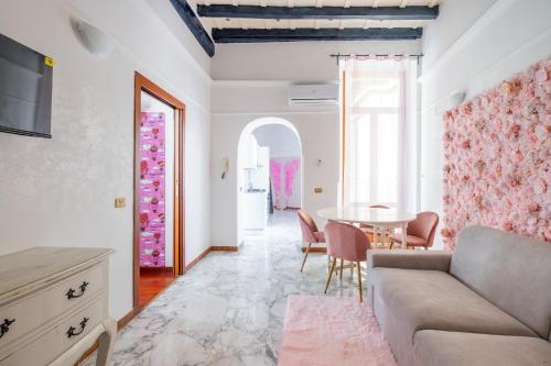 a living room with a couch and a table at maison Trevi in Rome