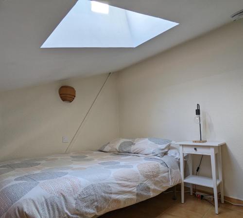 En eller flere senge i et værelse på Bonito y luminoso apartamento con wifi Aizú - Villanúa