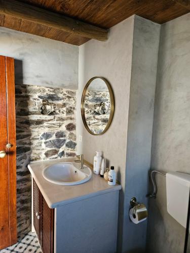 a bathroom with a sink and a mirror at Ribeiros do Alqueva in Mourão