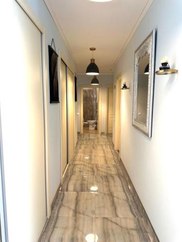 a hallway with a tile floor in a house at La Bella Ared in Arad