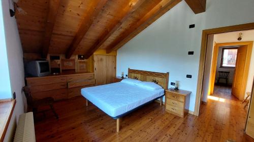 Postel nebo postele na pokoji v ubytování Quadrilocale a Zoldo Alto