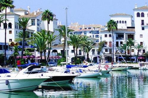 Alcazaba Beach three bedroom Apartment