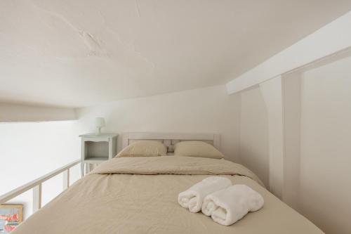 Tempat tidur dalam kamar di Geranimus 36B : Hearth of Paris