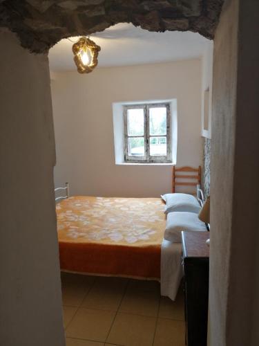 a bedroom with two beds and a window at La Debbia Ranch in Vezzola