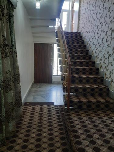 Φωτογραφία από το άλμπουμ του Family Floor at Riverside B&B στο Σριναγκάρ