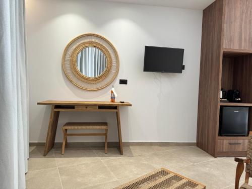Μια τηλεόραση ή/και κέντρο ψυχαγωγίας στο Johannes Boutique Apartments & Suites