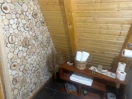 a bathroom with a wooden shower with a wooden table at Cabanutze Satic in Rucăr