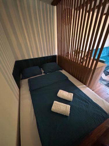 Ένα ή περισσότερα κρεβάτια σε δωμάτιο στο RELAX HOME Visoko