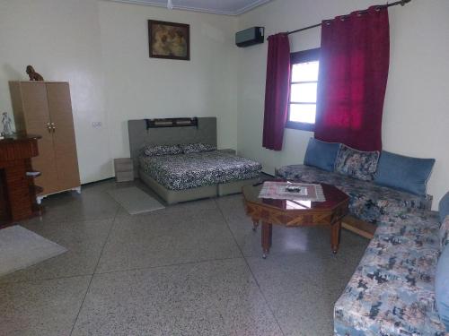 a living room with a couch and a table at Studio Hamria Meknes in Meknès