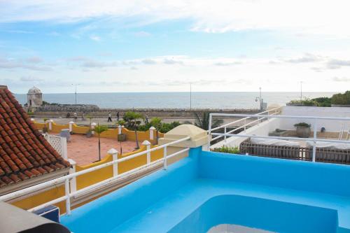 a view of the ocean from the roof of a house at Apartamento junto al Mar en Centro Histórico . in Cartagena de Indias