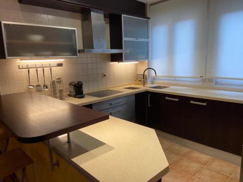 Dapur atau dapur kecil di Atico centrico con terraza y garaje