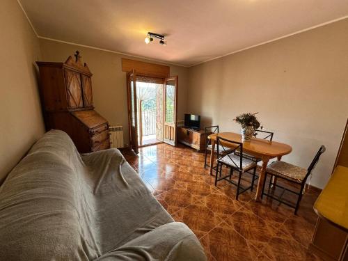 a living room with a couch and a table at Casa Costa Laspaúles in Laspaúles