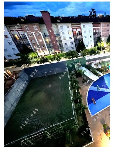 an overhead view of a swimming pool and buildings at Flat 625 - Diferenciado com Ar no quarto e na sala in Rio Quente