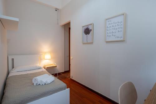 a bedroom with a bed with two towels on it at Room & Breakfast D'Annunzio in Ravenna