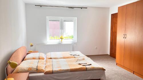 Postel nebo postele na pokoji v ubytování Apartmán Kurcin