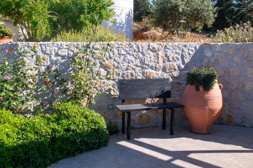 Κήπος έξω από το Κatakis Villas