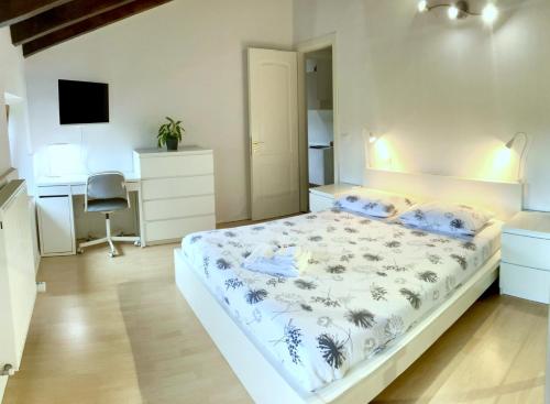 Postel nebo postele na pokoji v ubytování Piuma apartment