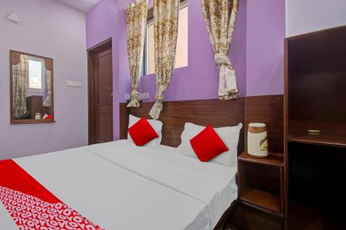 Кровать или кровати в номере Hotel Rameshwaram
