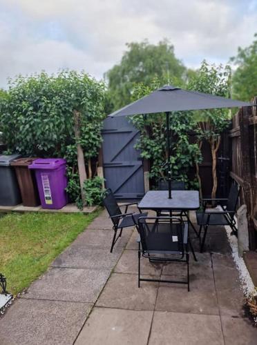 Taman di luar Stylish 3 bed in great location - BTA Homes Serviced Accommodation Wolverhampton