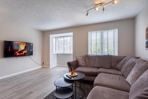 a living room with a couch and a fireplace at Modern 2 Bed Apartment Near Gatwick in Crawley