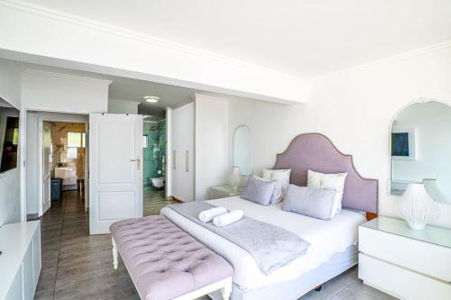 Cama o camas de una habitación en Tropical Beachfront Escape