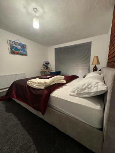 a bedroom with a large bed with white pillows at Transformative housing lismore close in Nottingham