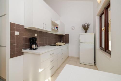 Dapur atau dapur kecil di Apartments Biserka