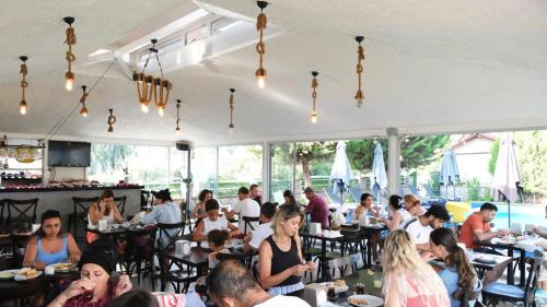 Επισκέπτες που μένουν στο Sardunya Hotel