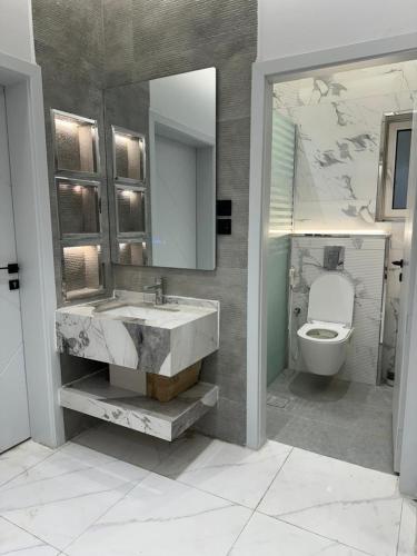 Ένα μπάνιο στο شقق فندقية فاخرة البيت العتيق مكة