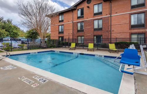 Bazén v ubytování Extended Stay America Suites - Houston - Med Ctr - NRG Park - Kirby nebo v jeho okolí
