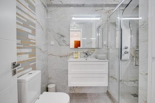 Modern 1 BD Ocean View AC Wi-Fi Beach 100m