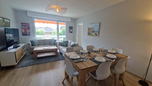 Lac Plage et Ville 95 m2 a 100m du lac, 3 chambres, parking