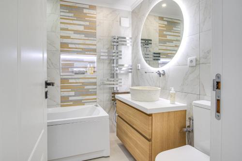 a bathroom with a sink toilet and a mirror at Renovated 2BD AC Wi-Fi Pool Beach 350m in Porches