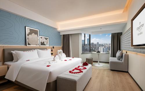Postel nebo postele na pokoji v ubytování Country Inn & Suite by Radisson, Guangzhou Railway Station Xiaobei