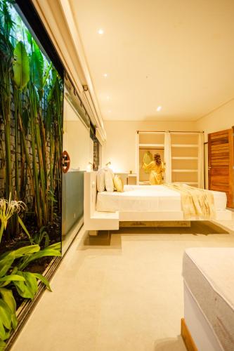 a bedroom with a bed and a large window at Casa ADOBE Preá - FRENTE MAR! in Prea