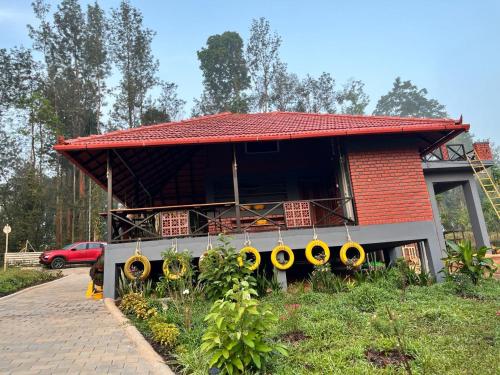 Το κτήριο όπου στεγάζεται  το δωμάτιο σε οικογενειακή κατοικία