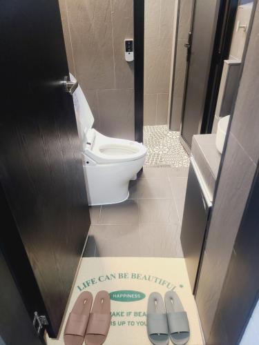 a bathroom with a sign that says life can be beautiful at Elephant in Busan