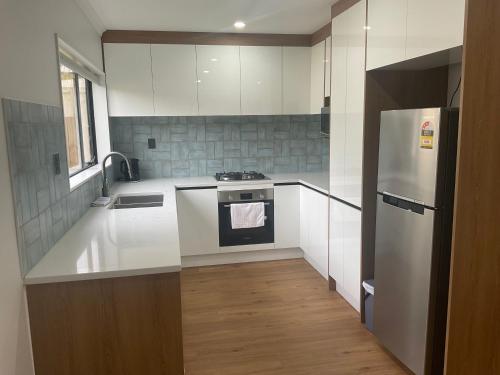 Dapur atau dapur kecil di Holiday Home East Auckland