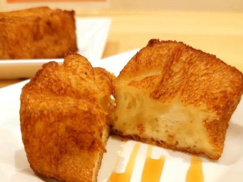 two slices of bread on a white plate at Hotel Taiyo Noen Nibancho in Matsuyama