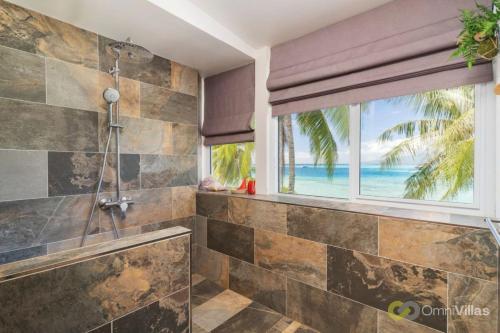 Ванная комната в Luxurious 4BR Villa